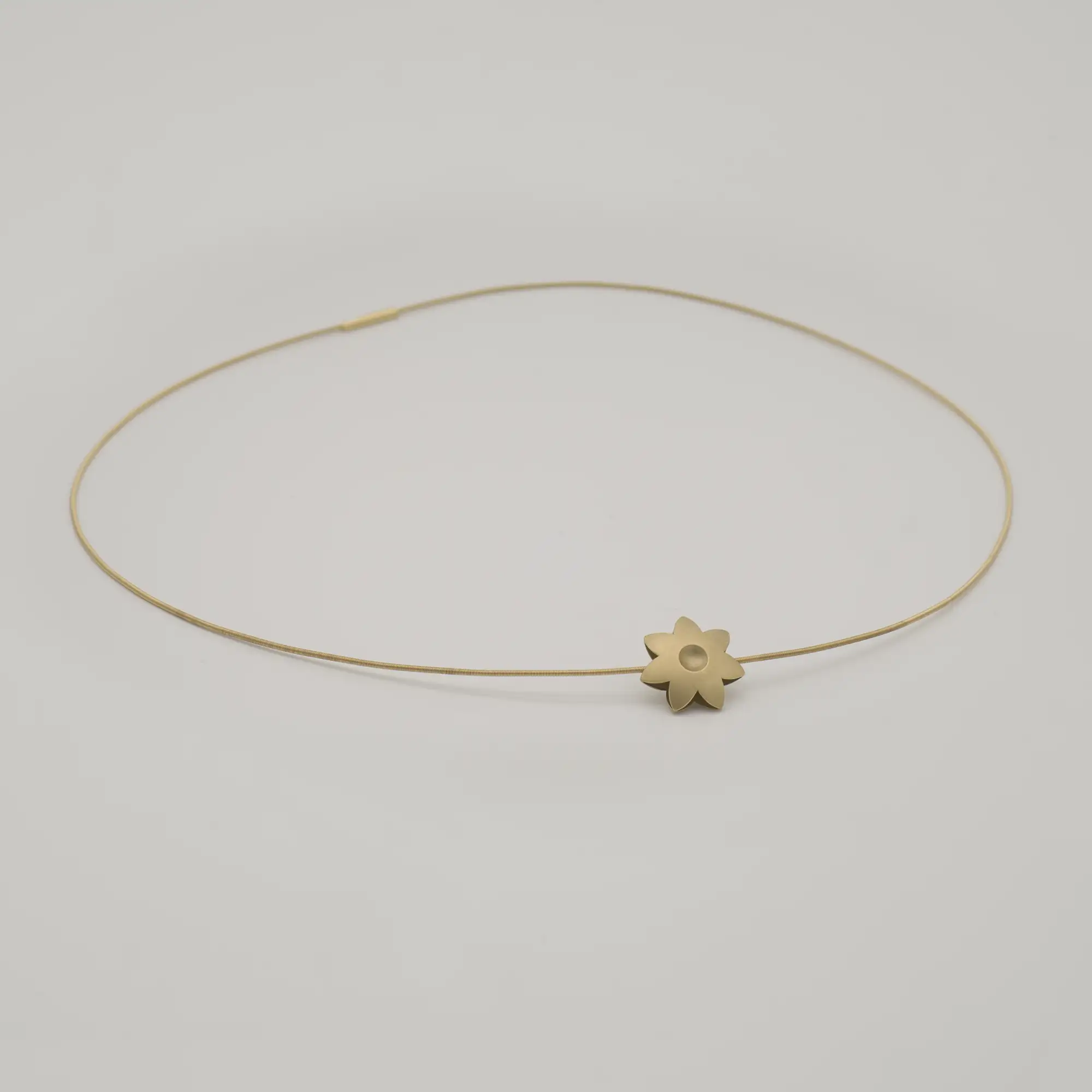 Anhänger Flora von  gebraucht kaufen