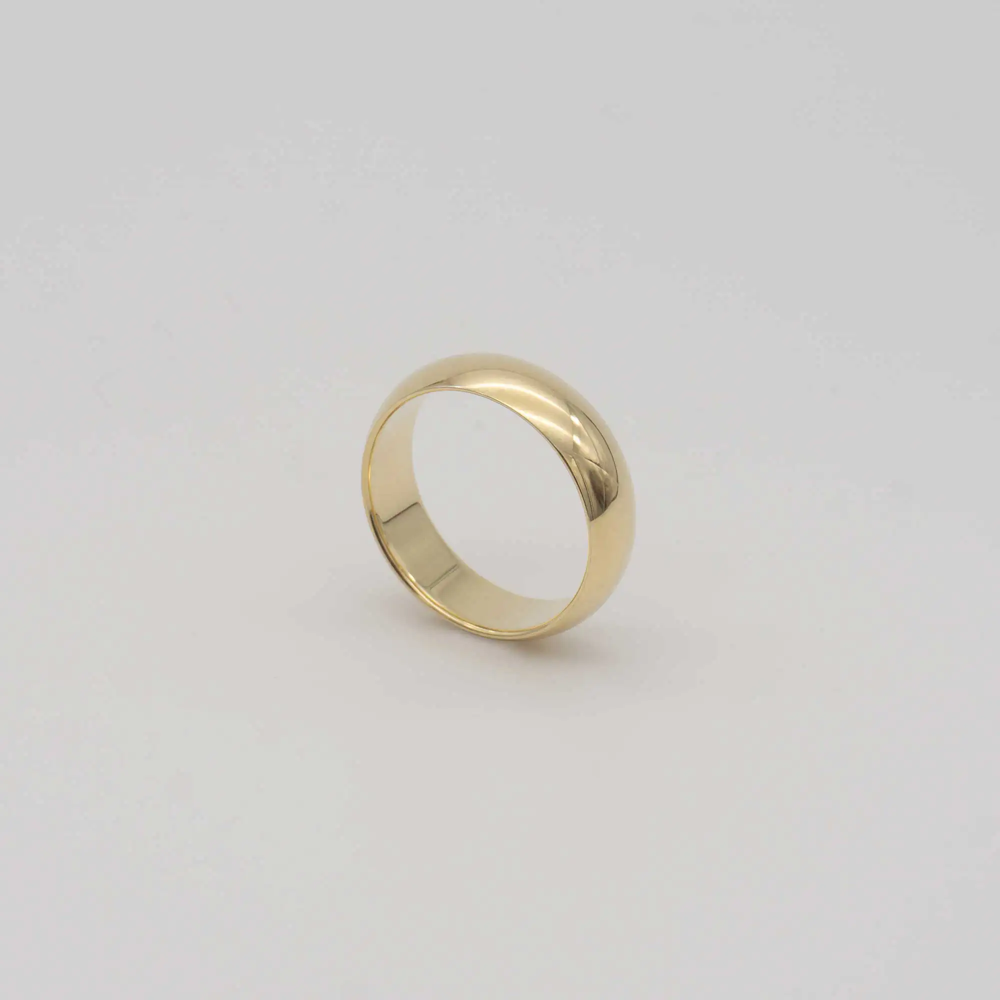 Seitlich: Goldfarbener Ring Trauring Classic von Niessing gebraucht kaufen